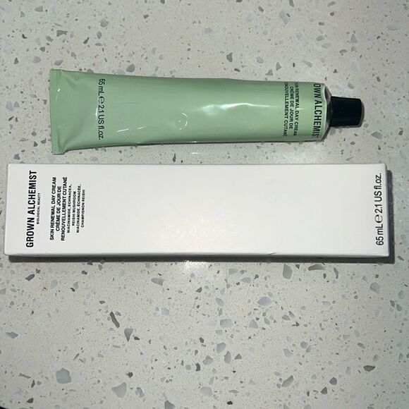Grown Alchemist Skin Renewal Day Cream to comfort, replenish & hydrate - Picture 4 of 12